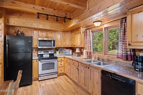 Majestic Mountain House in Pigeon Forge