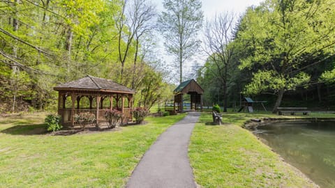 Misbeehavin' House in Pigeon Forge