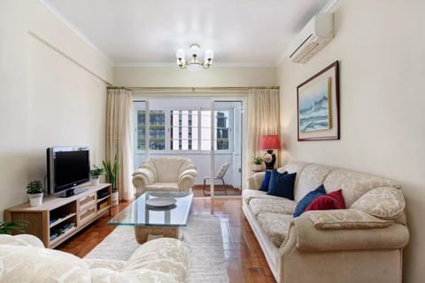 Communal lounge/ TV room, TV and multimedia, Living room, Seating area, air conditioner