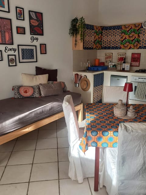 Kitchen or kitchenette, Living room