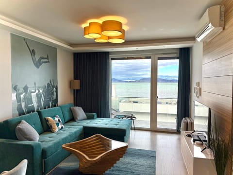 Living room, Lake view, Lake view