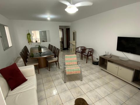 Communal lounge/ TV room, TV and multimedia, Living room, Seating area, Dining area