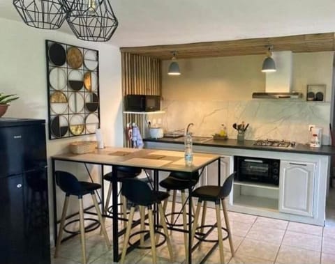 Dining area, oven, stove, toaster