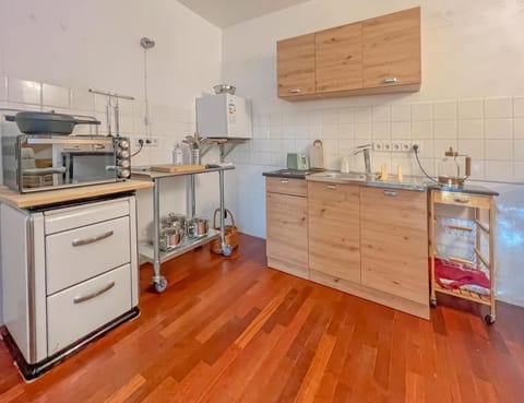 Kitchen or kitchenette, kitchen