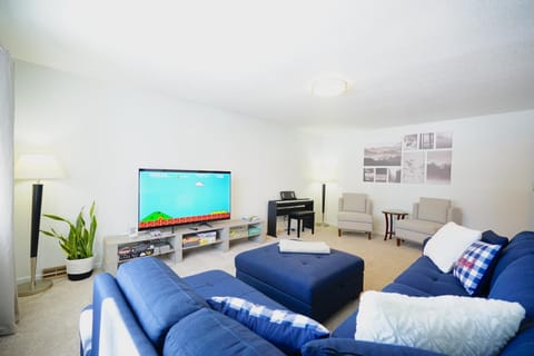Game Room, TV and multimedia, Living room, Seating area, Evening entertainment