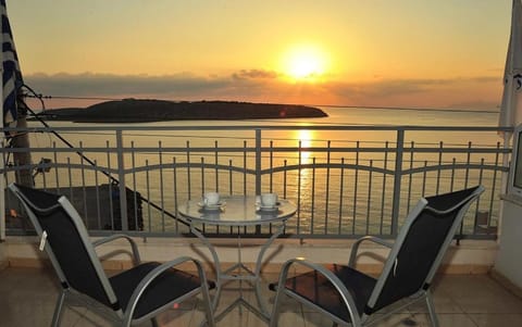 Natural landscape, View (from property/room), Balcony/Terrace, Sea view, Breakfast, Sunrise
