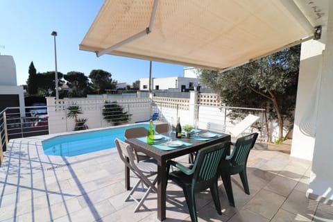 View (from property/room), Balcony/Terrace, Pool view, Swimming pool, sunbed