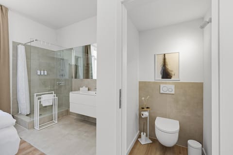 Shower, Toilet, Bed, Bathroom, Bedroom, towels