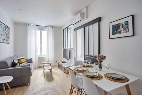 TV and multimedia, Living room, Seating area, Dining area