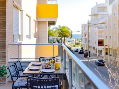 Property building, Day, View (from property/room), Balcony/Terrace, Dining area, Food, Sea view