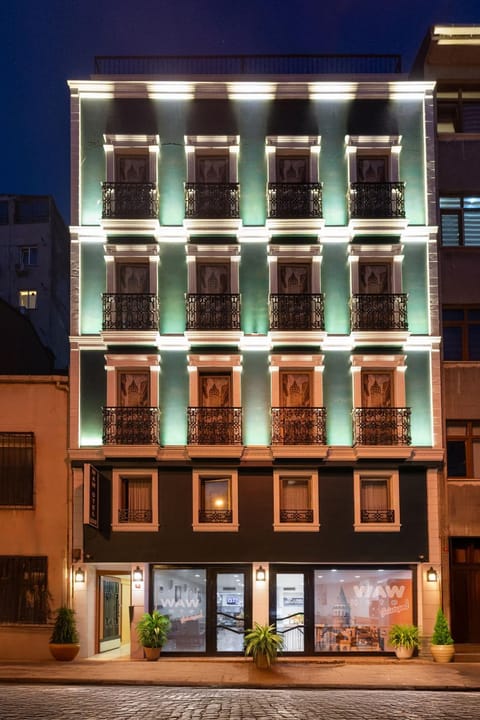 Property building, Night, Location