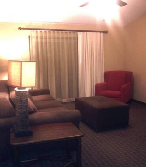 Golf 27 holes Family Solo Eco Resort Wisconsin Dells 10 minutes Ski & Tubing 2 Bedroom Suites Full Kitchen Living Room Patio Apartment hotel in Dellona