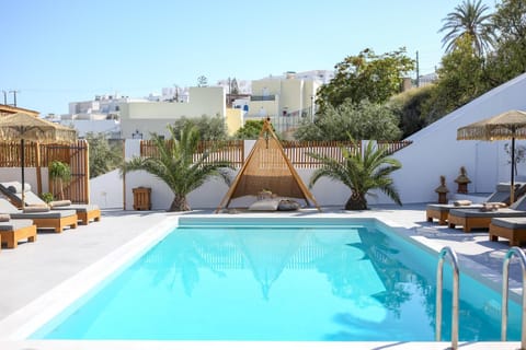 Restaurant/places to eat, Swimming pool