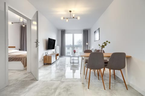 Bed, TV and multimedia, Living room, Seating area, Dining area, Bedroom