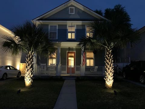 Twin Palms Beach Old Village 5-Min to Dwntw House in Mount Pleasant