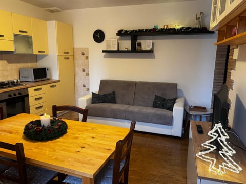 Kitchen or kitchenette, Living room