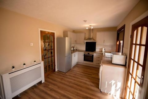 Kitchen or kitchenette, minibar, pet friendly, stove