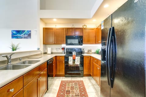 4 Mi to Airport Convenient Denver Condo Apartment in Commerce City