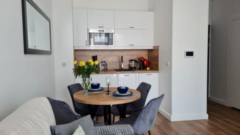 Coffee/tea facilities, Kitchen or kitchenette, Living room, Seating area, Dining area, minibar, pet friendly, stove