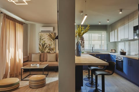 Kitchen or kitchenette, Seating area