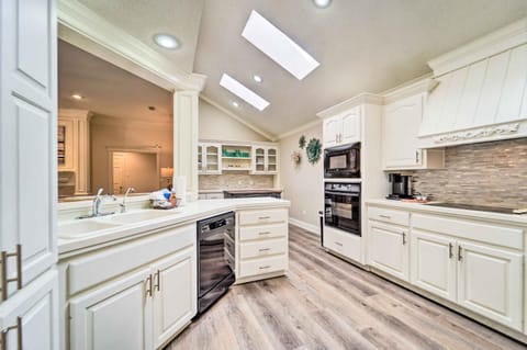 Lubbock Home with Patio about 6 Mi to Texas Tech! Villa in Lubbock