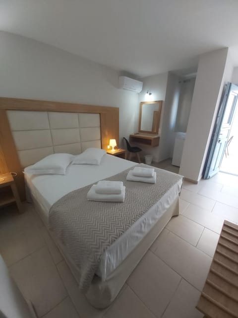 Villa Roussa City Center Villa in Thera