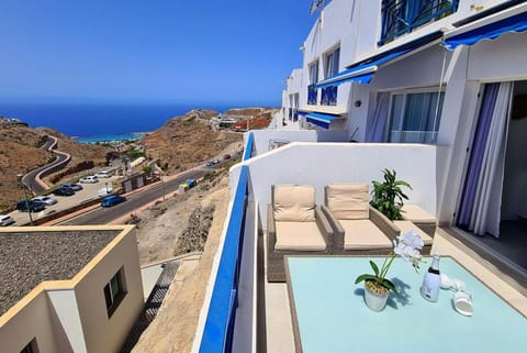 Property building, View (from property/room), Balcony/Terrace, Seating area, Sea view
