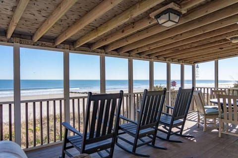 1589 E Ashley Wayward Whims Oceanfront Classic Folly Cottage House in James Island