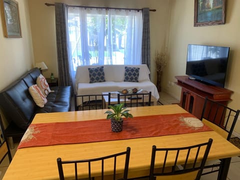 TV and multimedia, Living room, Seating area, Dining area