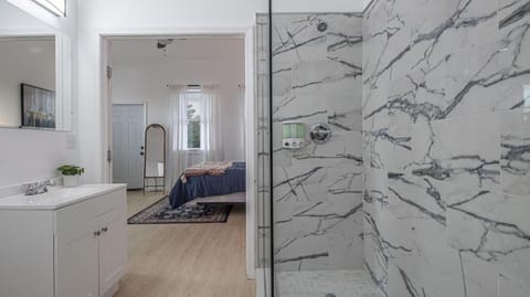 Luxury NOLA Oasis w 6 Bedrooms House in Warehouse District