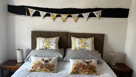 Cosy Nook thatched cottage with Exmoor views House in West Somerset District