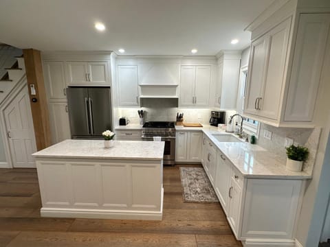 Beautifully Renovated 2 Bed 2 Bath Private Home House in Newport