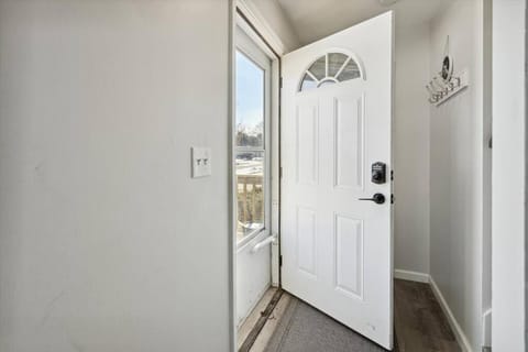 Pet-Friendly Large-Group Oasis Apartment in Bay City