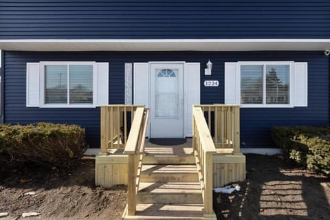 Pet-Friendly Large-Group Oasis Apartment in Bay City