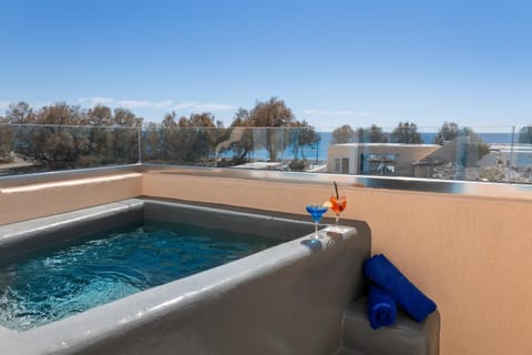 Perissa Bay Hotel in Perissa