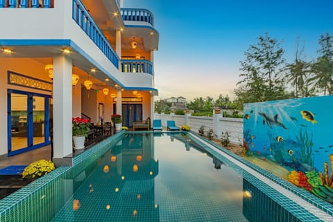 Swimming pool
