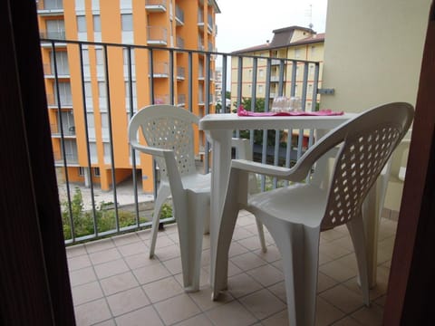 Neighbourhood, View (from property/room), Balcony/Terrace, furniture