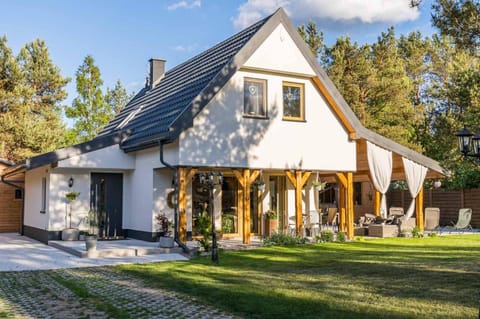 Property building, Spring, Day, Natural landscape, Garden, Garden view