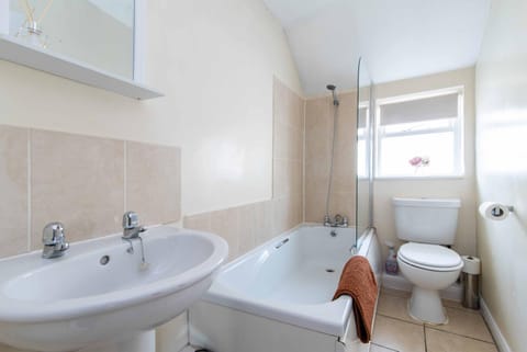 2Bed Contractor Flat - East Midlands Airport - Castle Donington central Apartment in South Derbyshire District