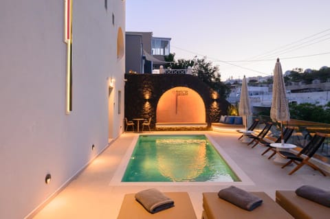 Property building, Pool view, Swimming pool, sunbed