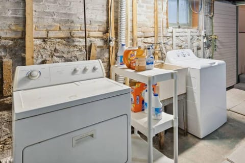 Historic + Pet-Friendly Gem Apartment in Bay City