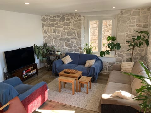 TV and multimedia, Living room, Seating area