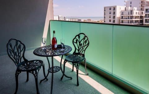 Day, View (from property/room), Balcony/Terrace, Dining area