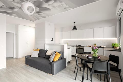 Bed, Kitchen or kitchenette, Living room, Seating area, Dining area