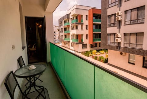 View (from property/room), Balcony/Terrace, Seating area, Dining area