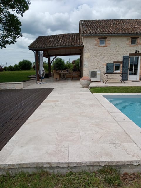 Property building, Balcony/Terrace, Swimming pool