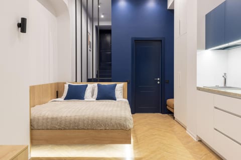 Bed, Seating area, Bedroom