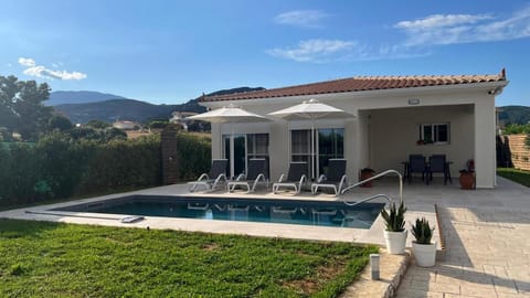 Property building, Spring, Garden view, Mountain view, Pool view, Swimming pool, sunbed