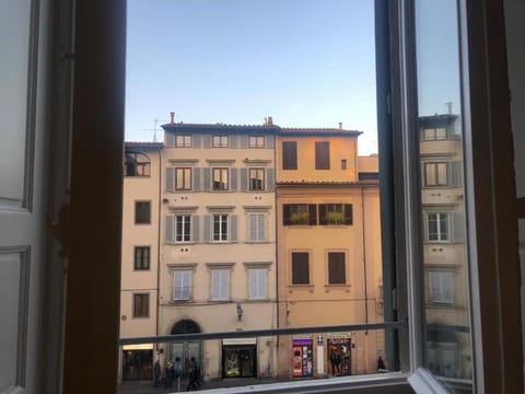 Property building, Day, City view, Location