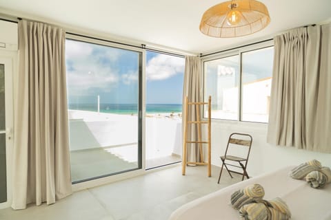 Bed, Balcony/Terrace, Bedroom, Sea view, towels, air conditioner